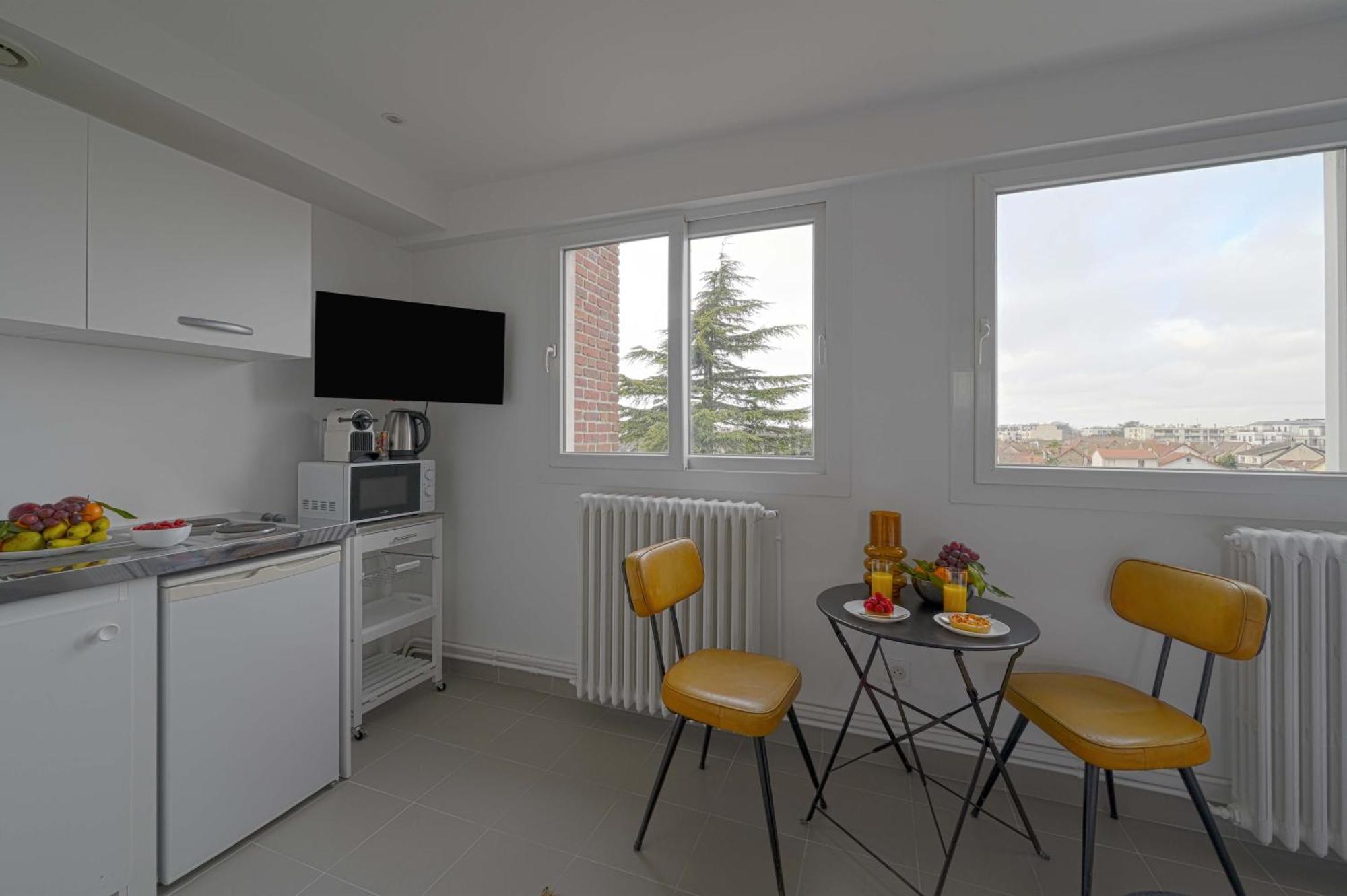 Modern Bright Apartment In Appart'Hotel Сен-Мор-де-Фоссе Экстерьер фото